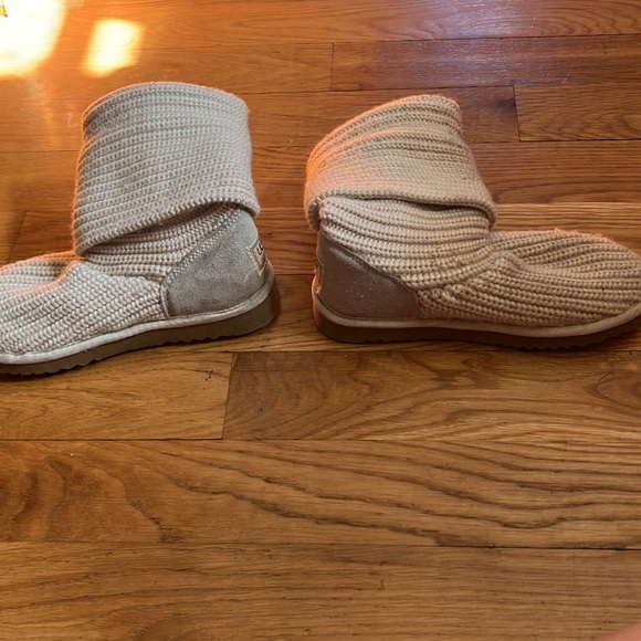 UGG Classic Cardy Boots Womens Knit Sweater Button Tall 5819 Sheepskin - Picture 3 of 7